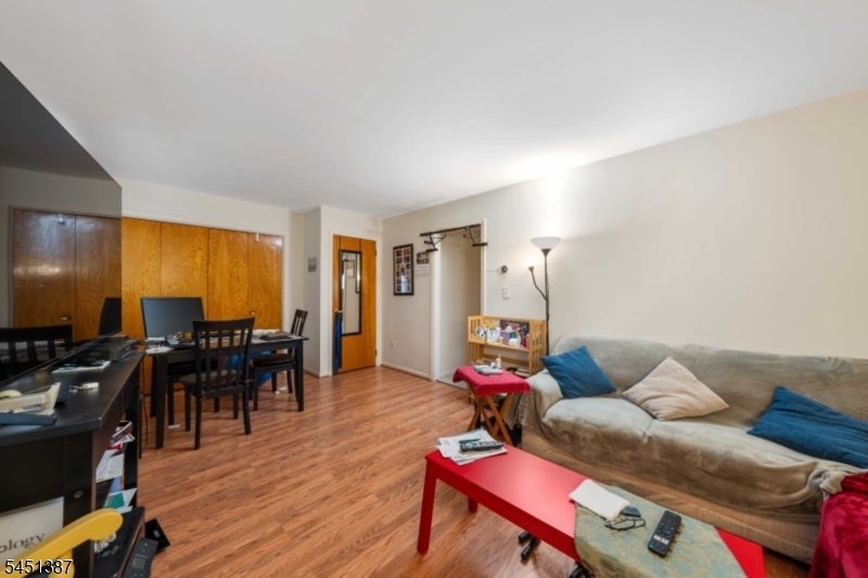 12 Carpenter Pl