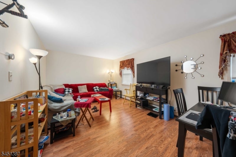 12 Carpenter Pl