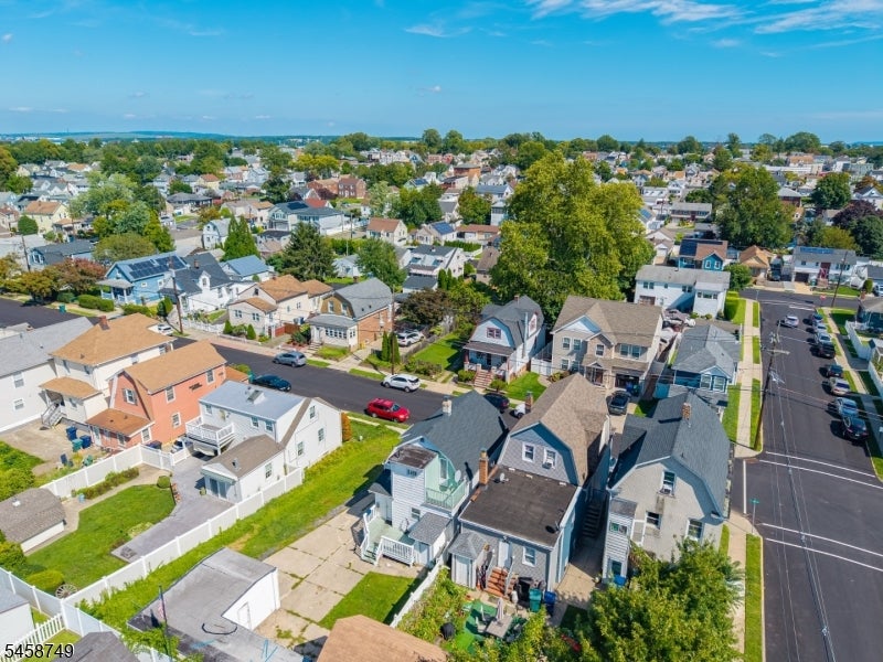 685 Raritan Ave