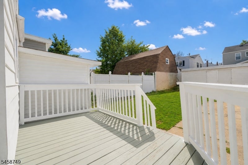 685 Raritan Ave