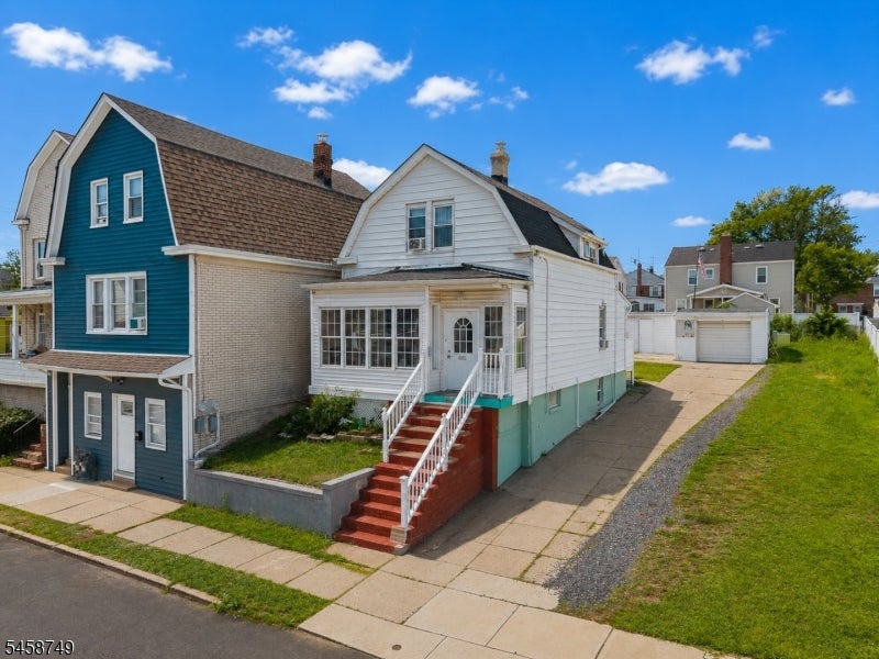685 Raritan Ave