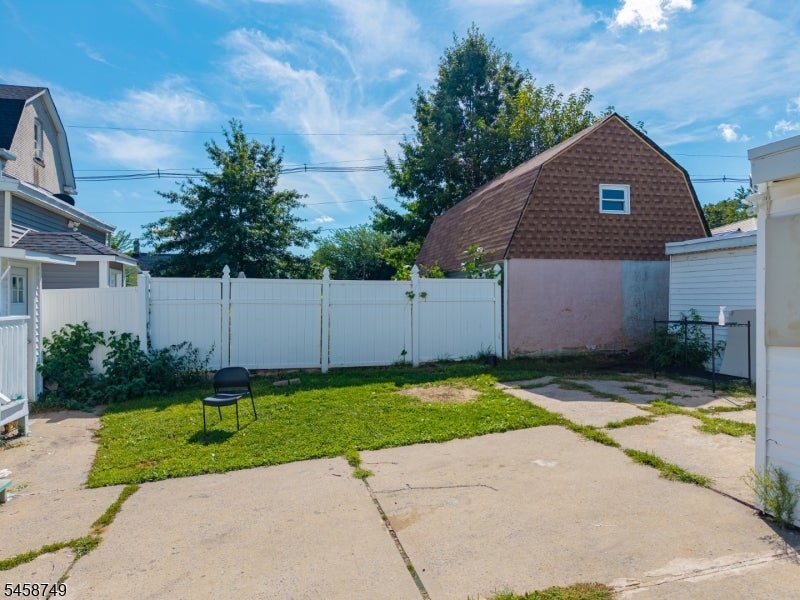 685 Raritan Ave