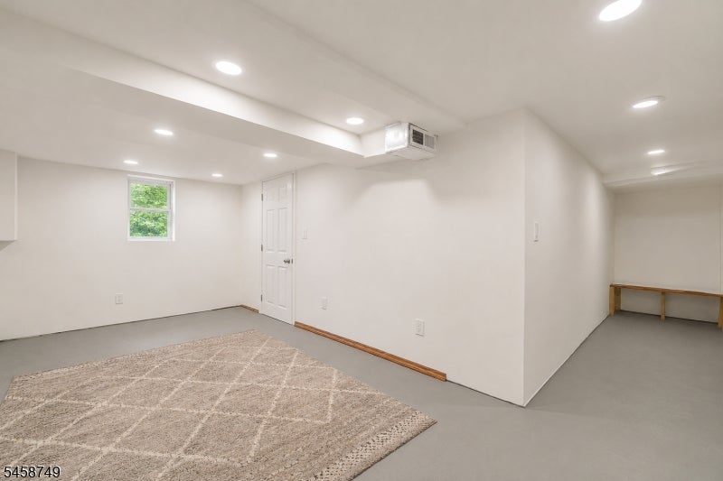 685 Raritan Ave