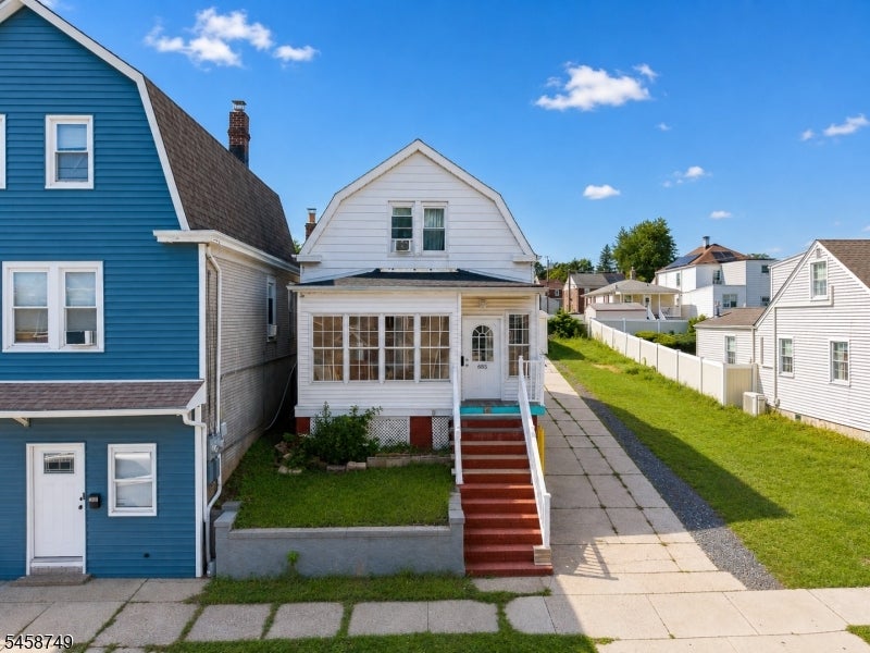 685 Raritan Ave