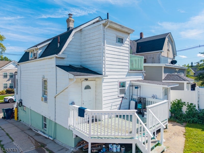 685 Raritan Ave