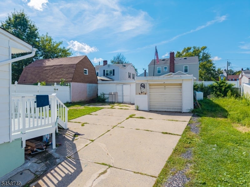685 Raritan Ave