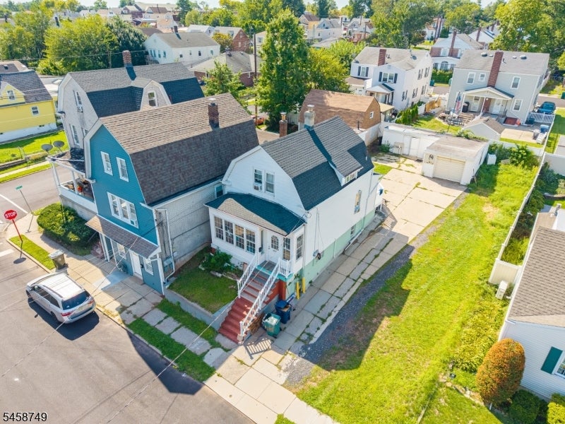 685 Raritan Ave