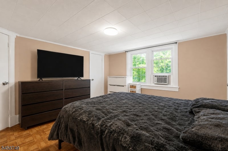 685 Raritan Ave