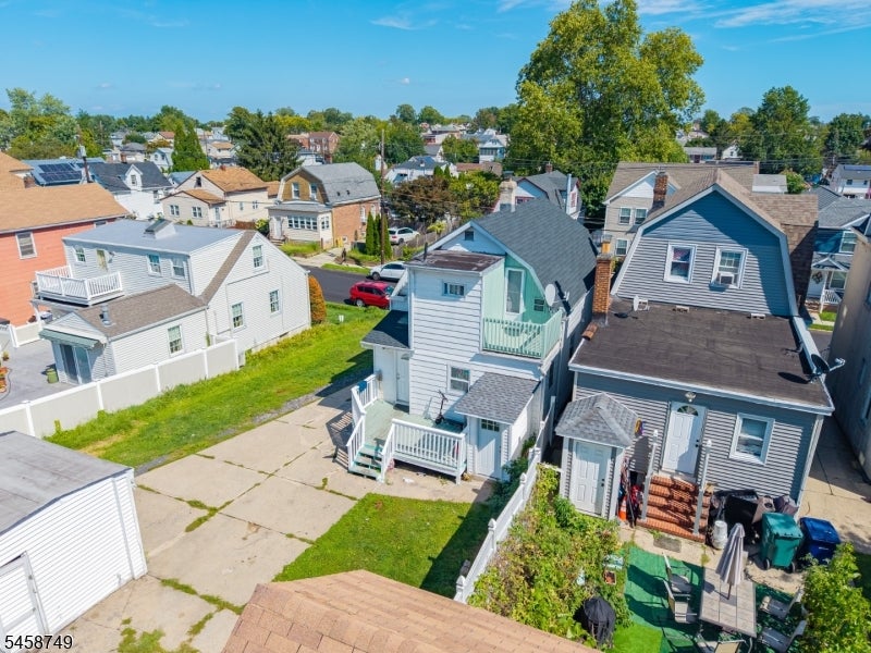 685 Raritan Ave