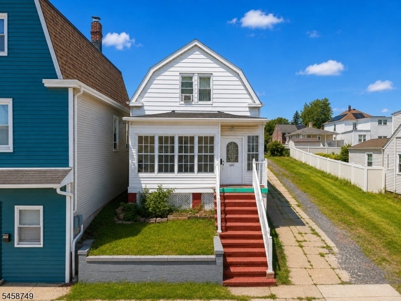 685 Raritan Ave
