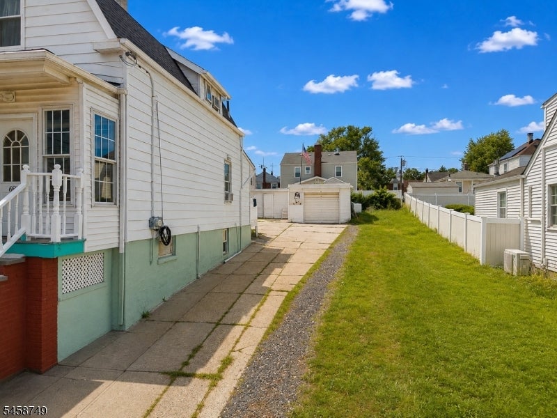 685 Raritan Ave