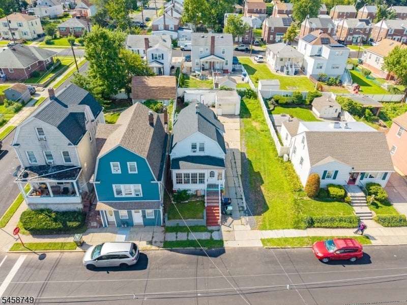 685 Raritan Ave