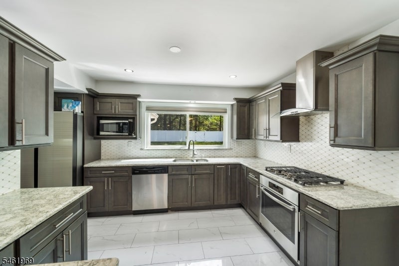 80 Stillwell Rd