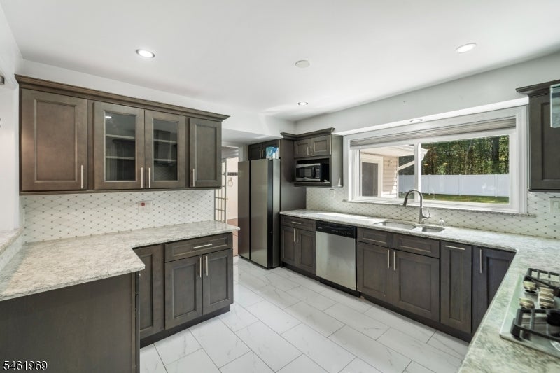 80 Stillwell Rd