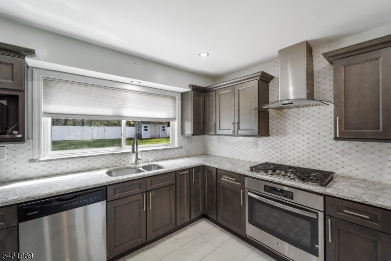 80 Stillwell Rd