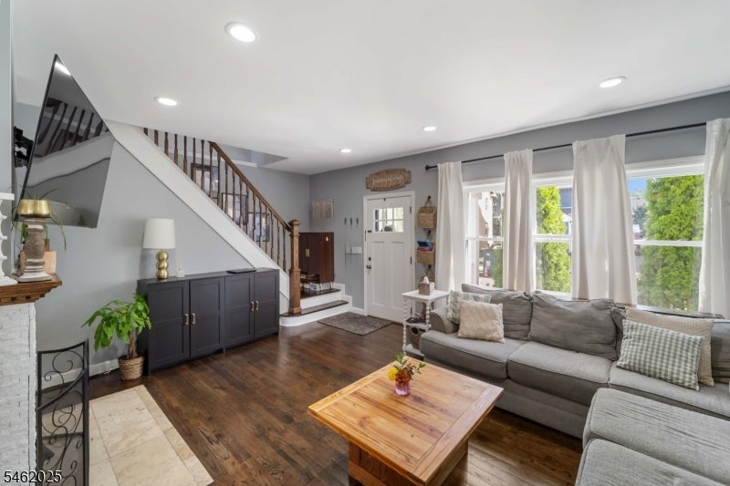 555 E Maple Ave