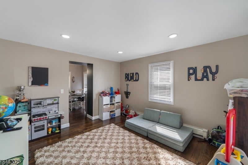 555 E Maple Ave
