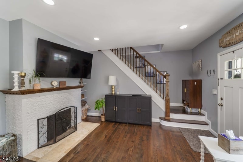 555 E Maple Ave