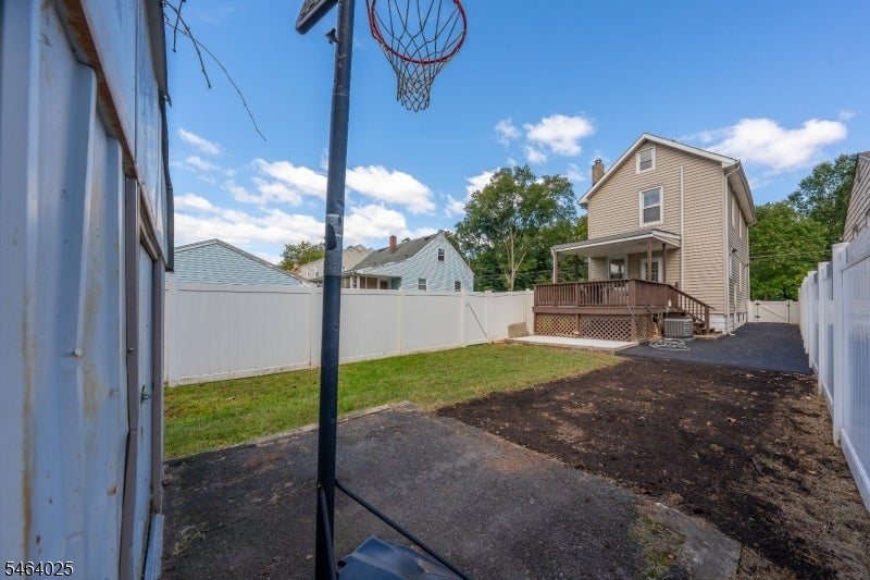 704 W Lake Ave