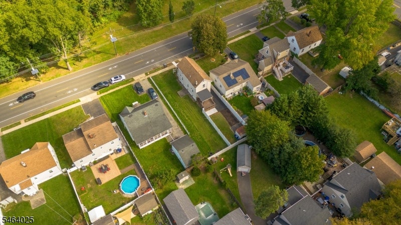 704 W Lake Ave
