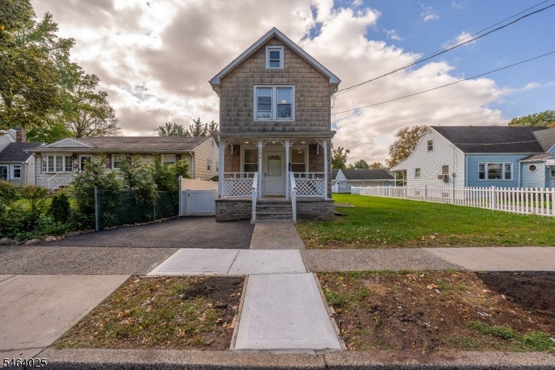 704 W Lake Ave