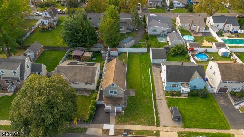 704 W Lake Ave