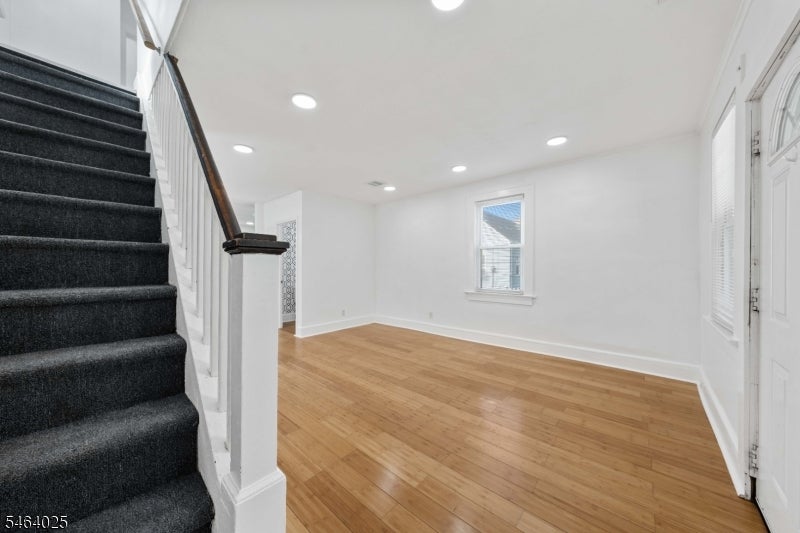 704 W Lake Ave