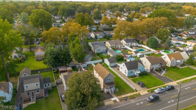 704 W Lake Ave