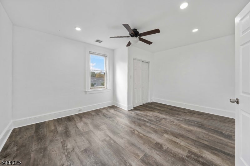 704 W Lake Ave