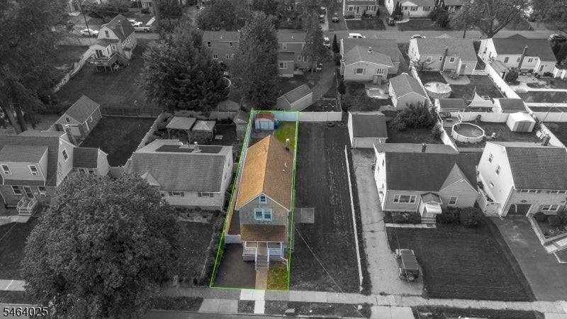 704 W Lake Ave