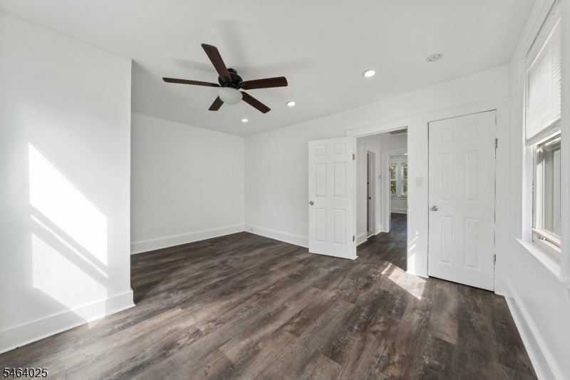 704 W Lake Ave