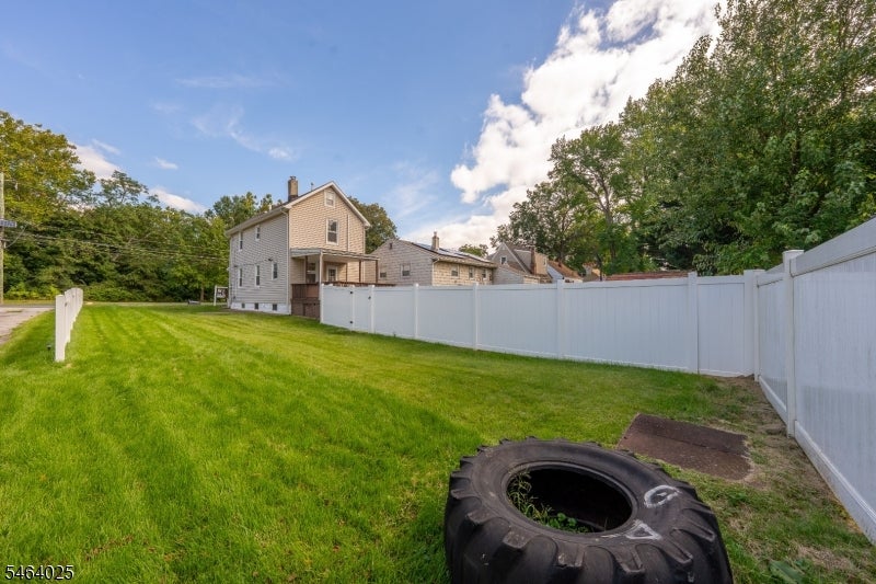 704 W Lake Ave