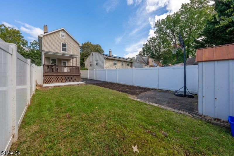 704 W Lake Ave