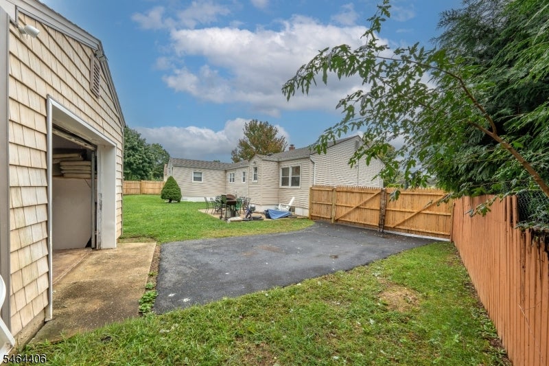 25 Lawrence Pl