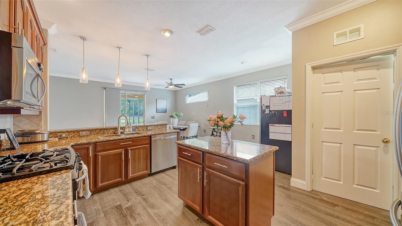 6122 BLUE RUNNER CT