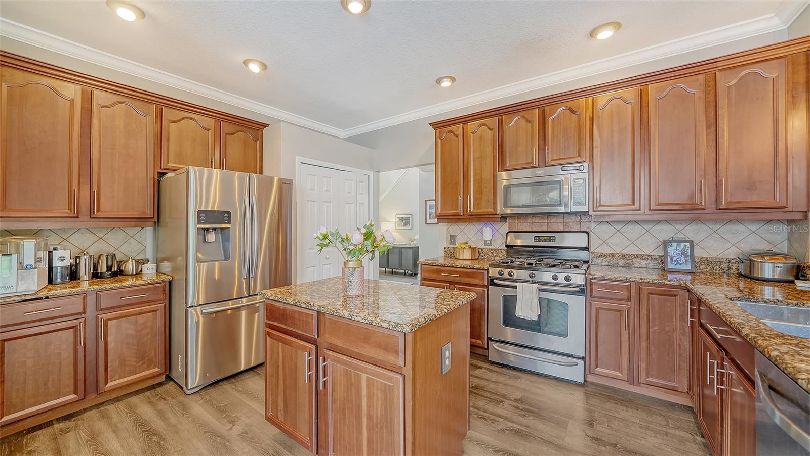 6122 BLUE RUNNER CT