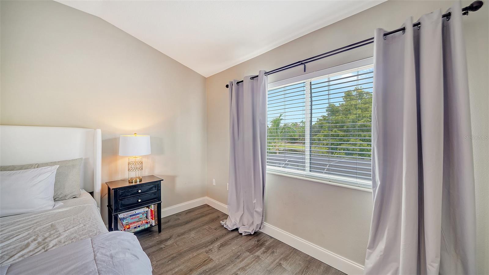 6122 BLUE RUNNER CT