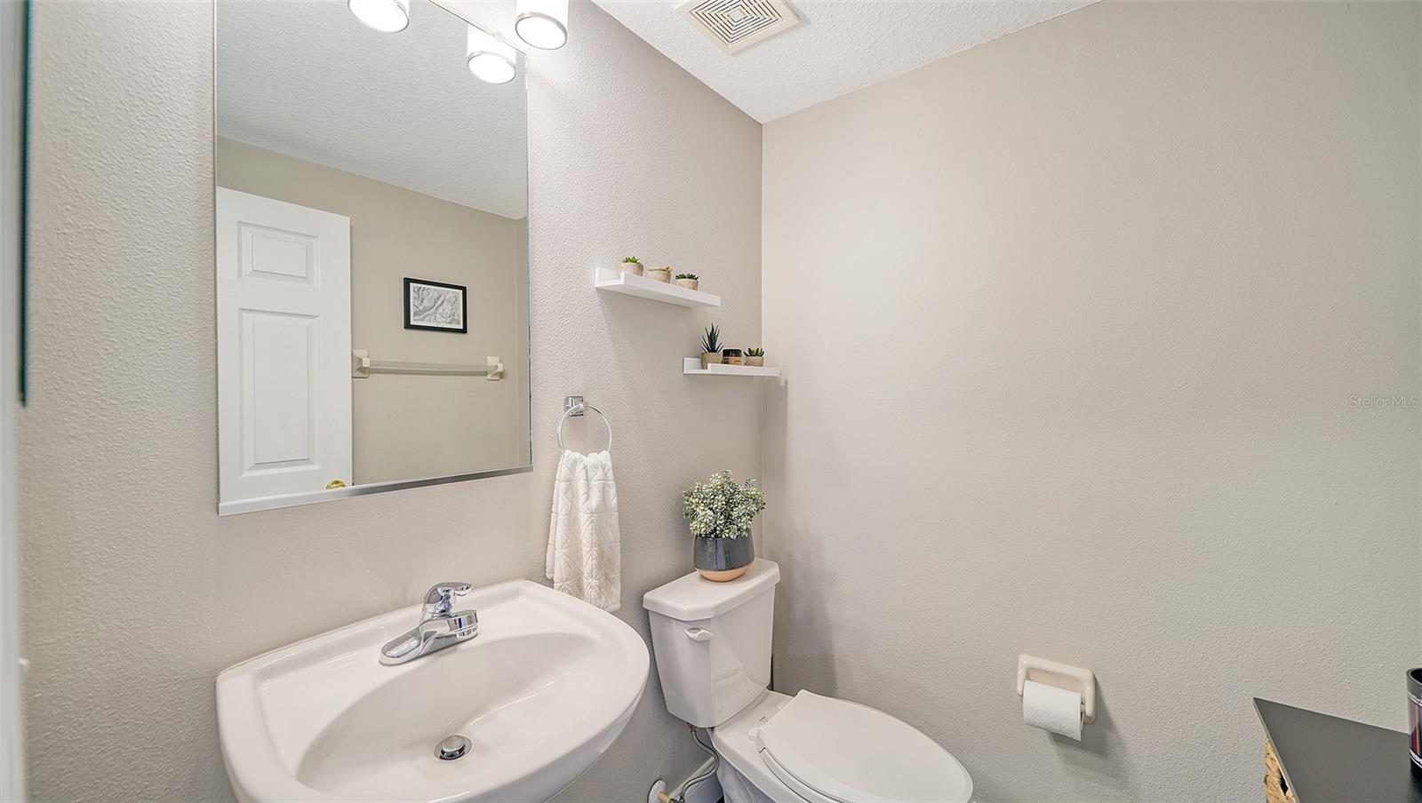 6122 BLUE RUNNER CT