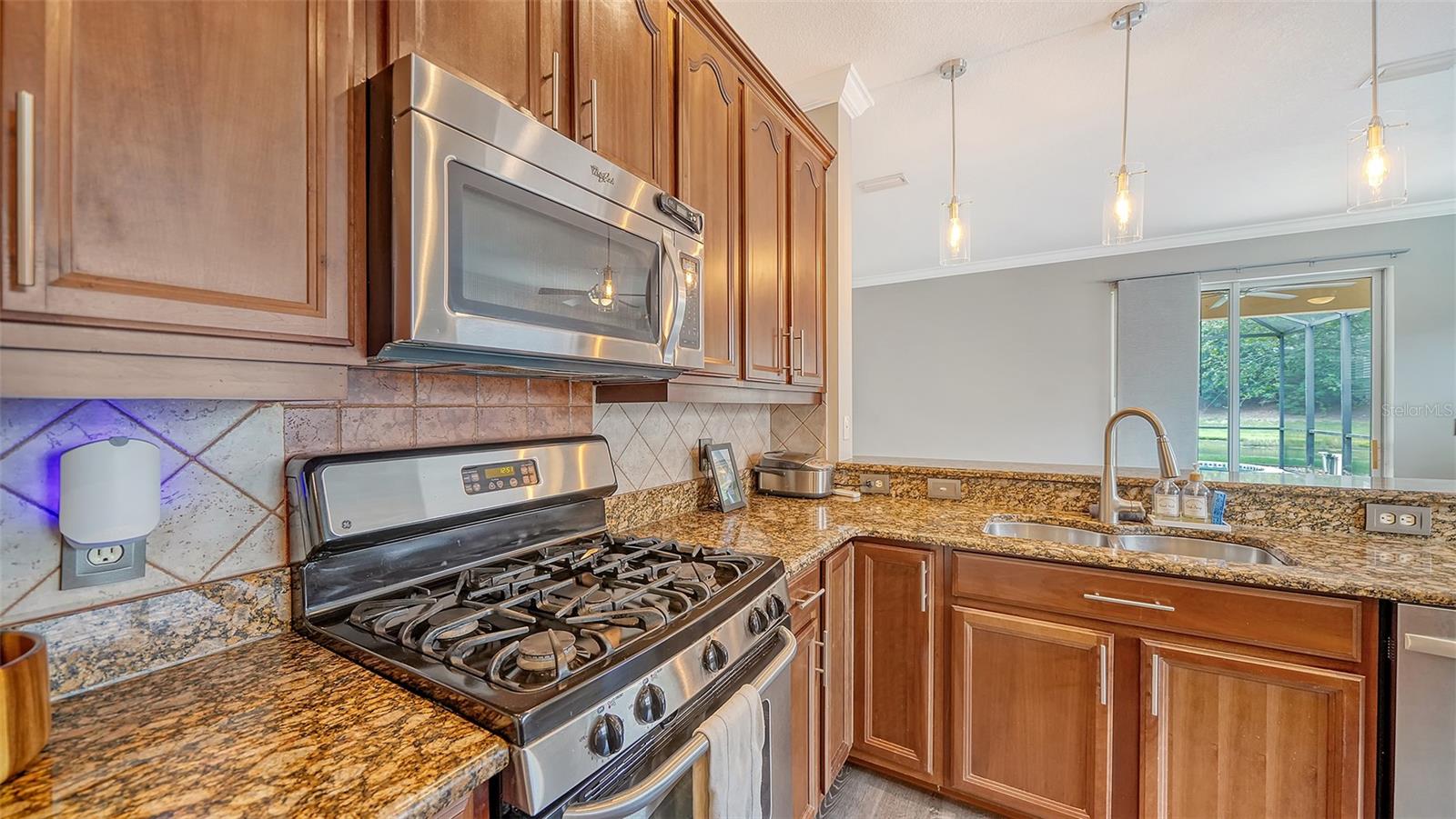 6122 BLUE RUNNER CT