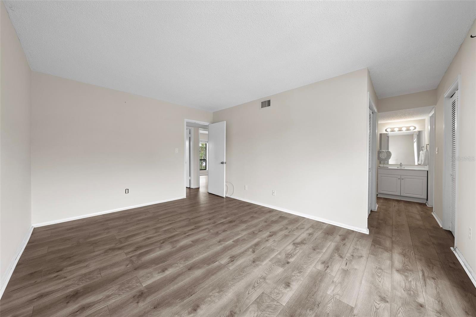4001 BENEVA RD #304