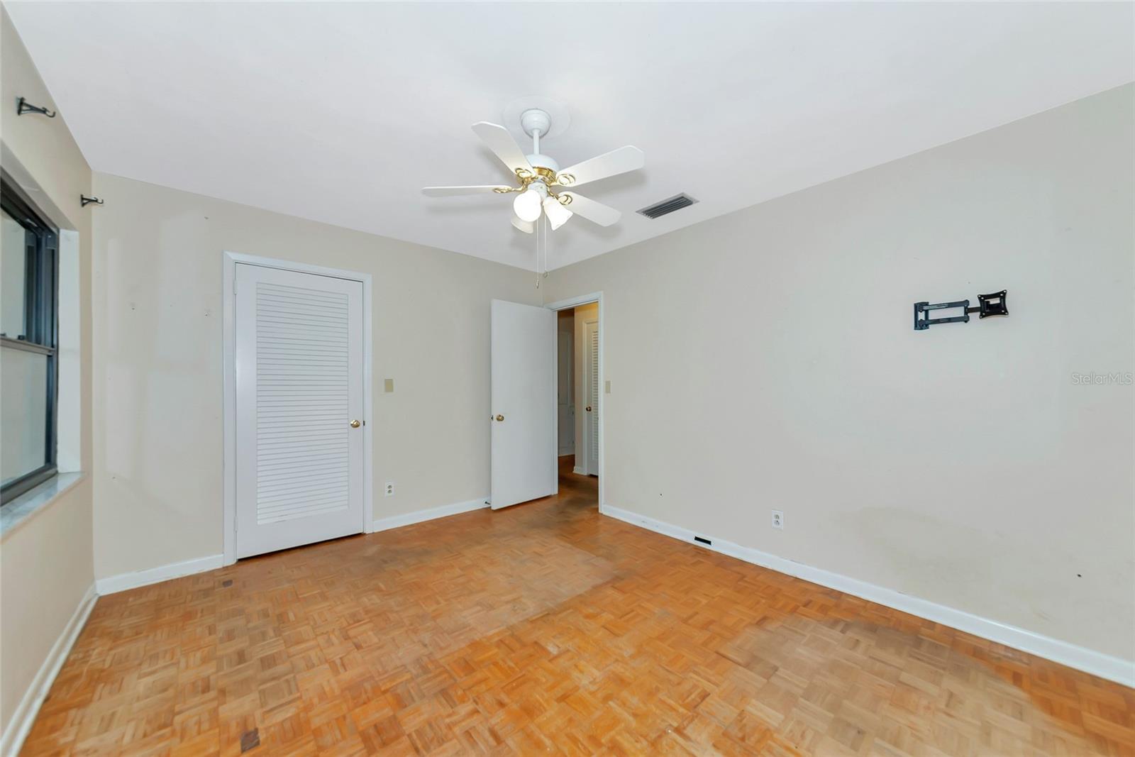 320 25TH ST W