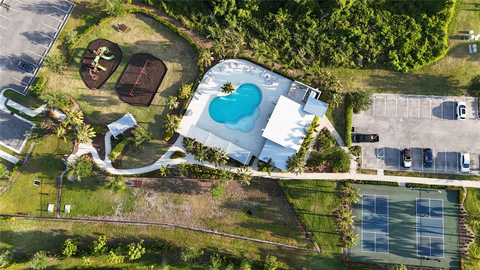 1824 WOODLEAF HAMMOCK CT