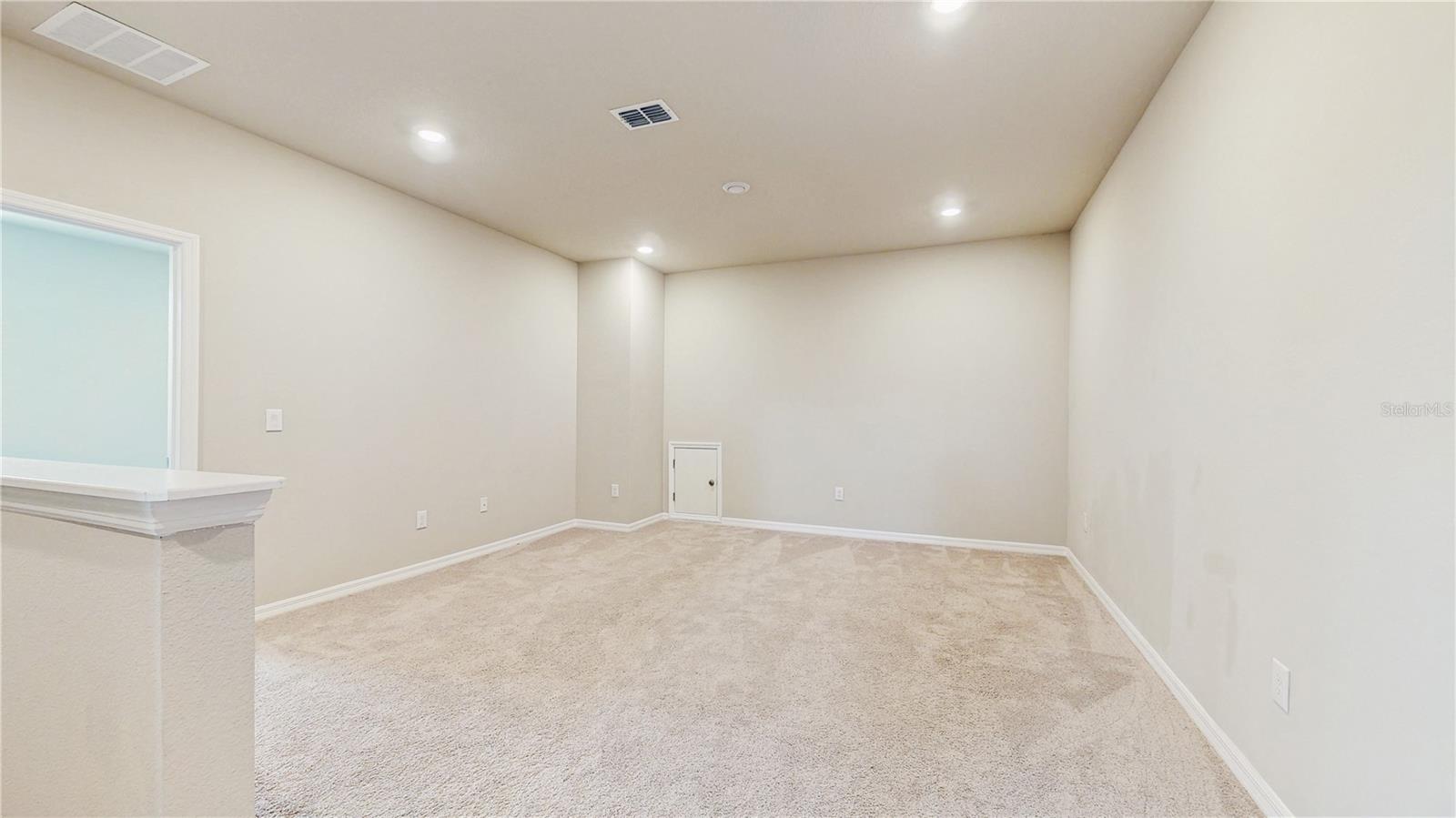 1824 WOODLEAF HAMMOCK CT