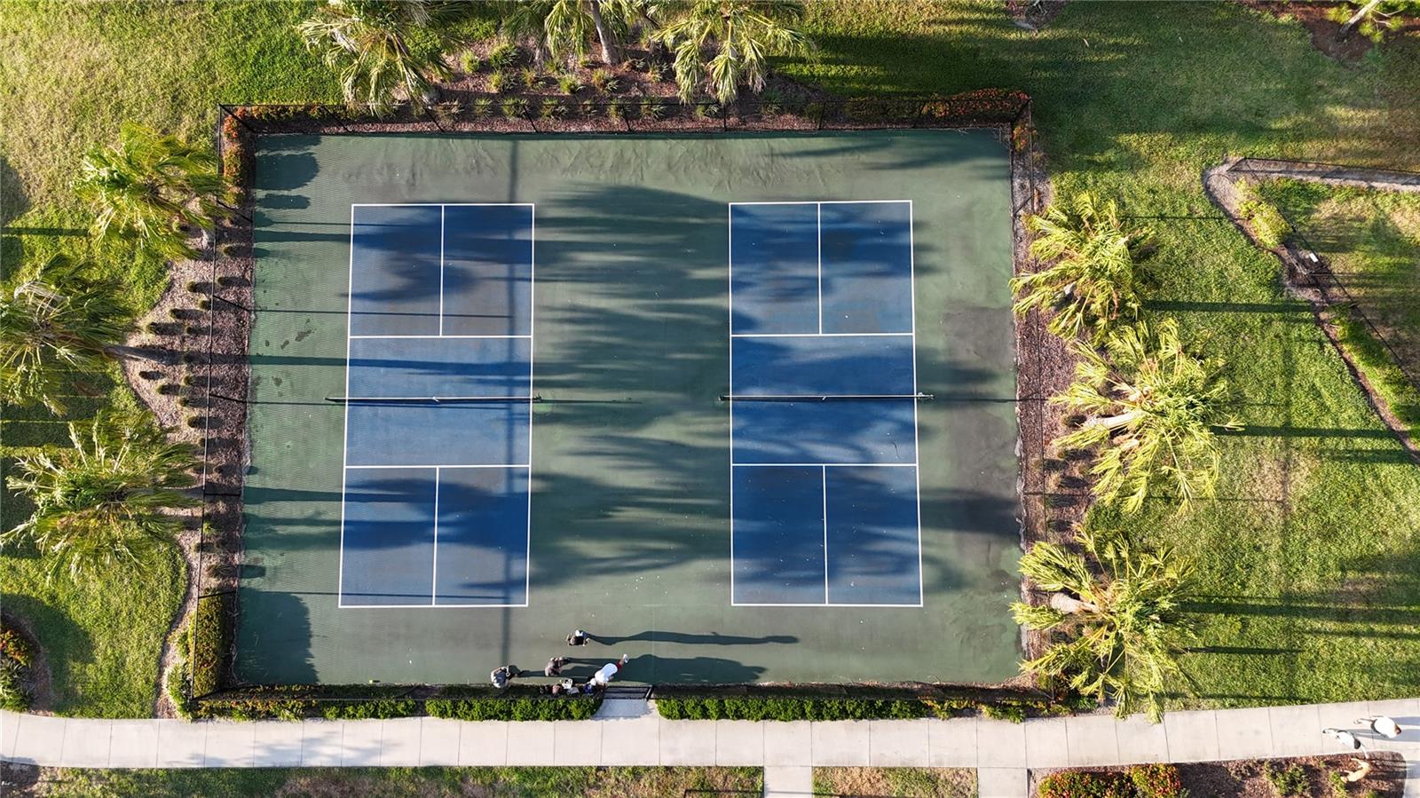 1824 WOODLEAF HAMMOCK CT