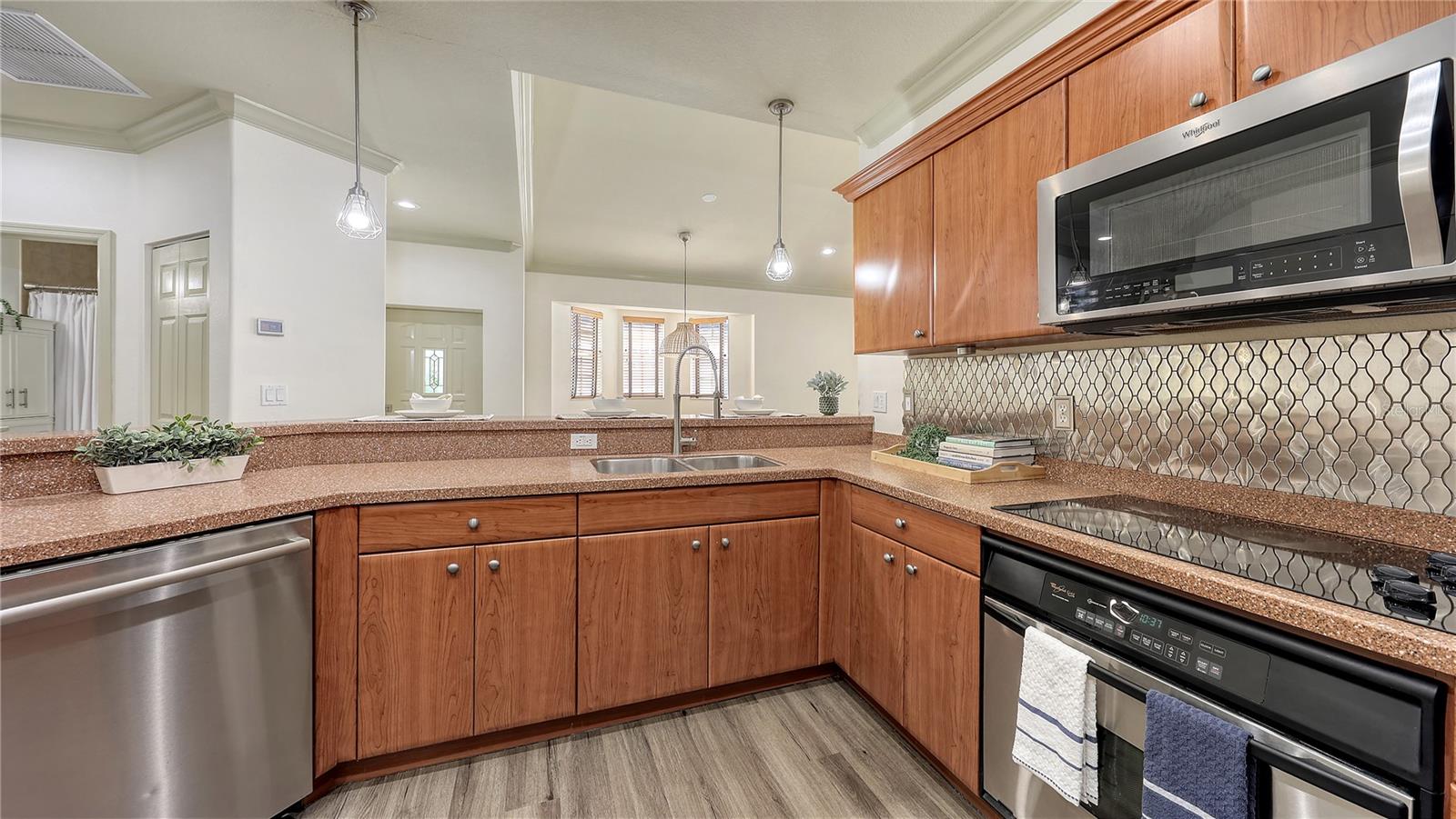 203 28TH ST W