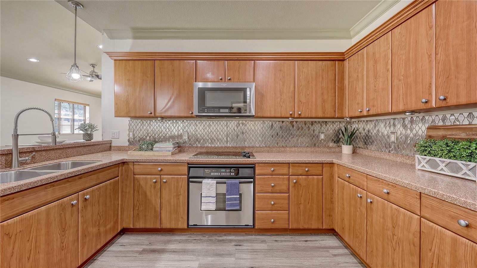 203 28TH ST W