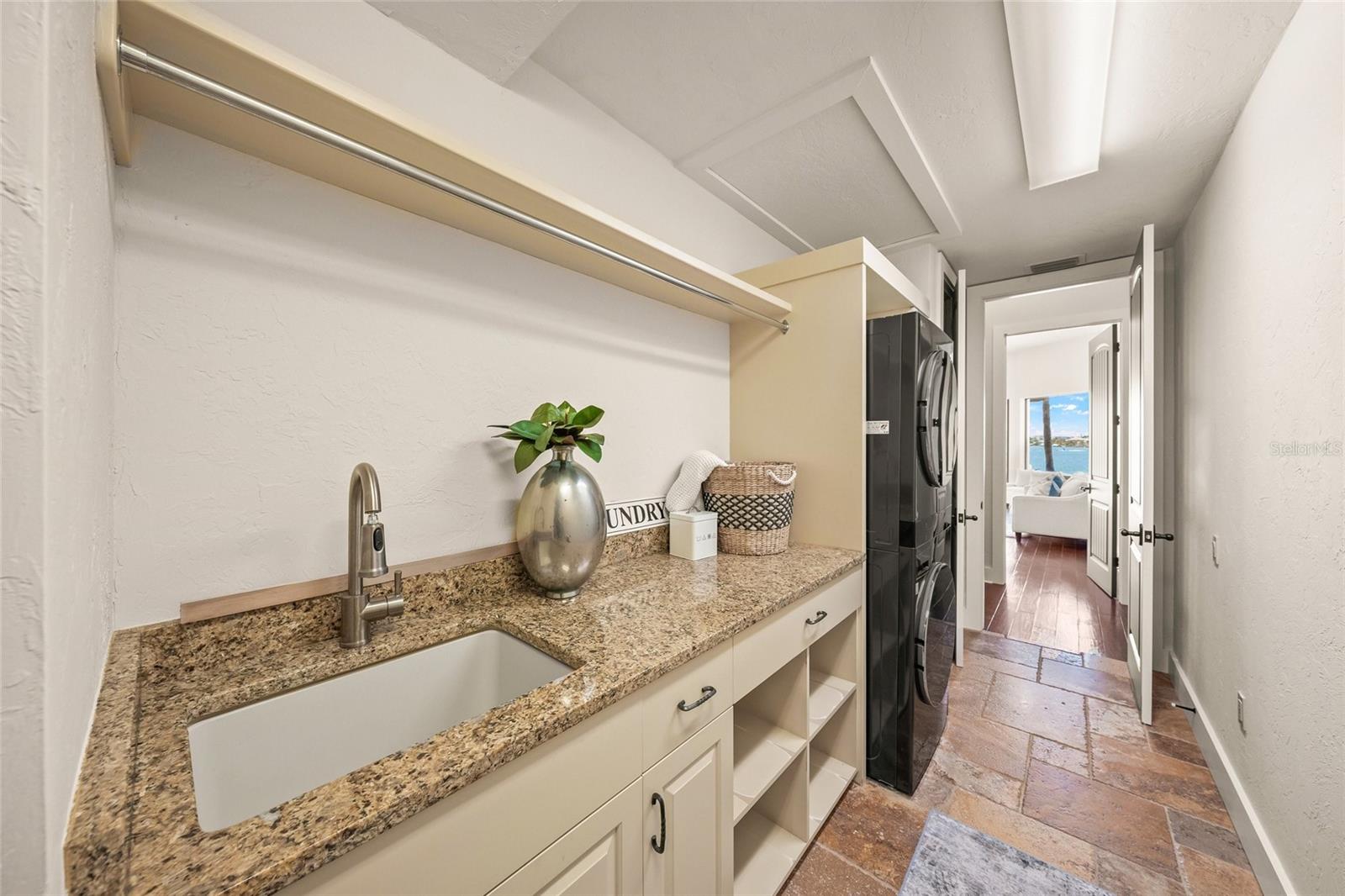 3576 SAN REMO TER