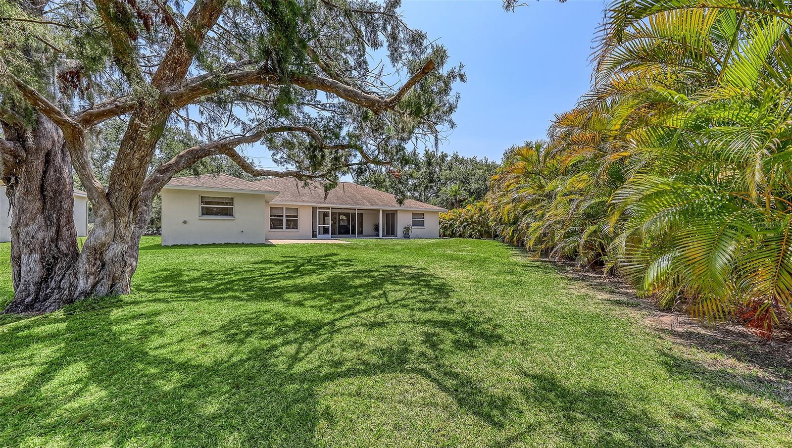 5698 COUNTRY WALK LN