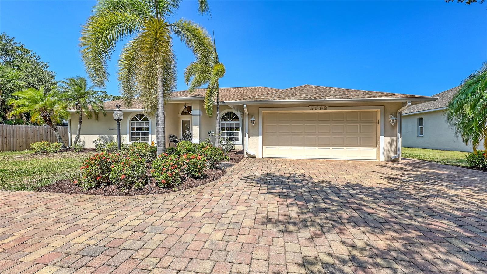 5698 COUNTRY WALK LN