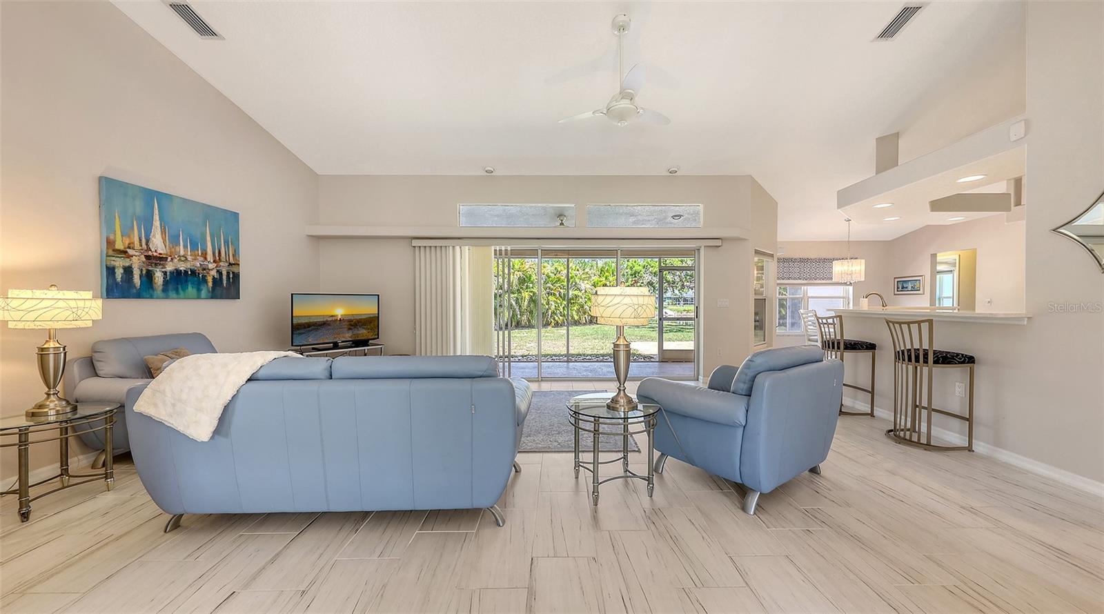 5698 COUNTRY WALK LN